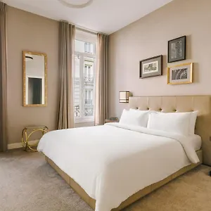 *** Hotel Sonder Le Frochot Frankreich